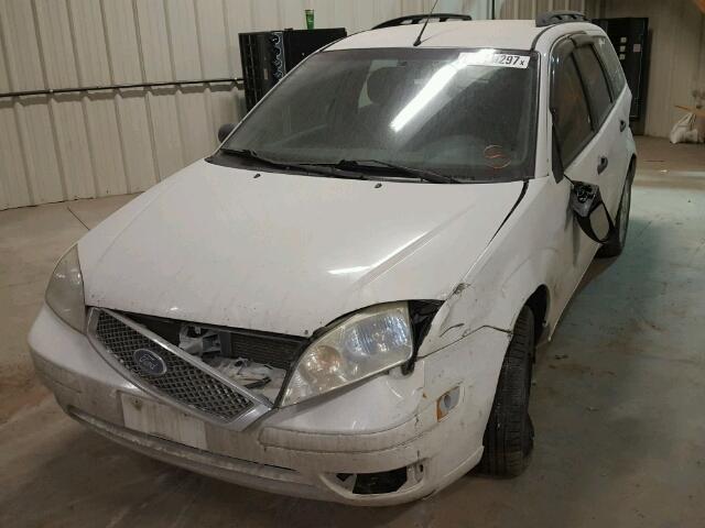 1FAFP36N97W225329 - 2007 FORD FOCUS ZXW WHITE photo 2