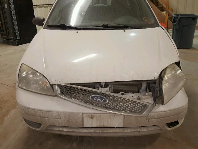 1FAFP36N97W225329 - 2007 FORD FOCUS ZXW WHITE photo 7