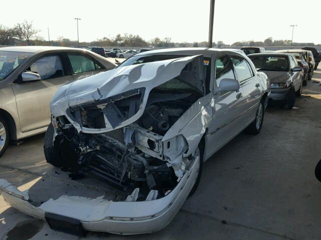 1LNHM81V06Y636780 - 2006 LINCOLN TOWN CAR S BEIGE photo 2