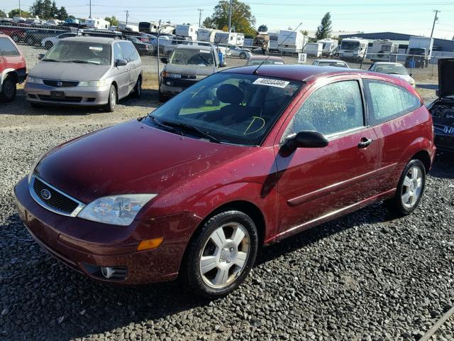 1FAHP31N86W167745 - 2006 FORD FOCUS ZX3 RED photo 2