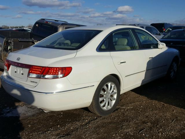 KMHFC46F47A152402 - 2007 HYUNDAI AZERA SE WHITE photo 4