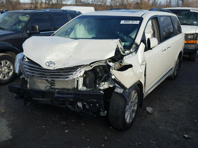 5TDDZ3DC2HS151377 - 2017 TOYOTA SIENNA XLE WHITE photo 2