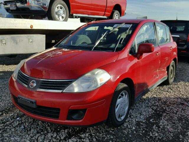 3N1BC13E57L425632 - 2007 NISSAN VERSA S RED photo 2