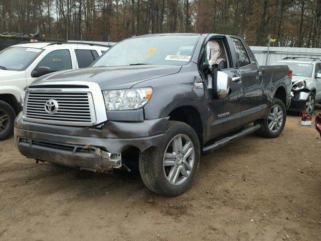 5TFBY5F16DX310956 - 2013 TOYOTA TUNDRA DOU GRAY photo 2