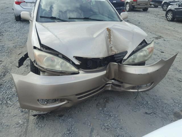 4T1BE32K14U806482 - 2004 TOYOTA CAMRY LE 金色 照片 9