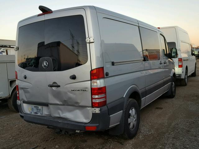 WD4PE7DC9E5904264 - 2014 MERCEDES-BENZ SPRINTER 2 GRAY photo 4