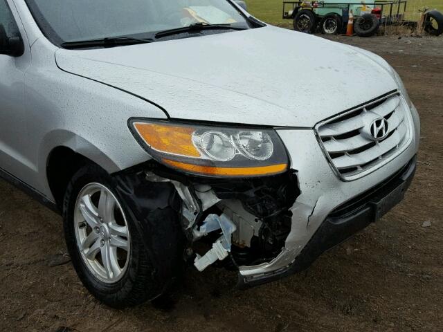 5XYZG4AG2BG056637 - 2011 HYUNDAI SANTA FE G SILVER photo 9