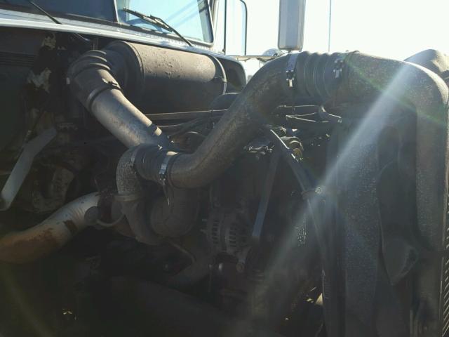 1FUYDSZB0YDB18704 - 2000 FREIGHTLINER CONVENTION WHITE photo 7