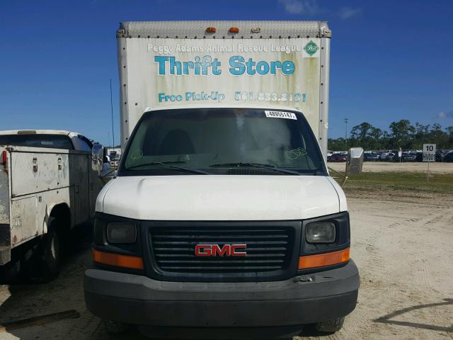 1GDJG31U731123243 - 2003 GMC SAVANA CUT WHITE photo 9