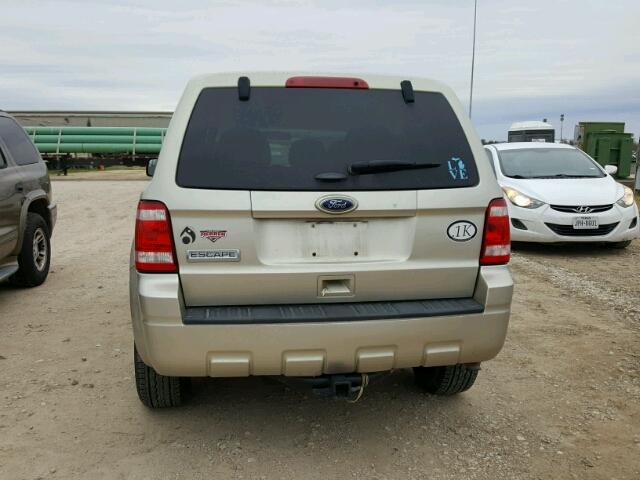 1FMCU0C76BKC53501 - 2011 FORD ESCAPE XLS TAN photo 10