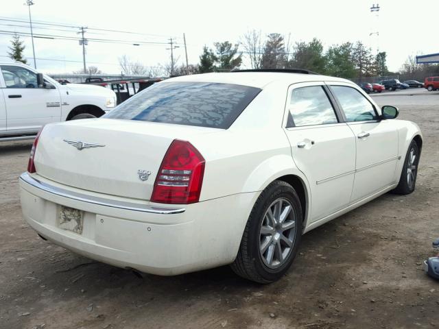 2C3AA63H05H532653 - 2005 CHRYSLER 300C CREAM photo 4