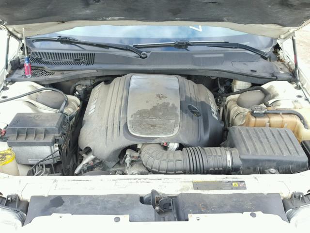 2C3AA63H05H532653 - 2005 CHRYSLER 300C CREAM photo 7