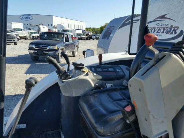 AAC513026 - 2010 BOBCAT 325 G WHITE photo 5