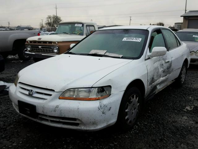 1HGCG56452A150975 - 2002 HONDA ACCORD LX WHITE photo 2