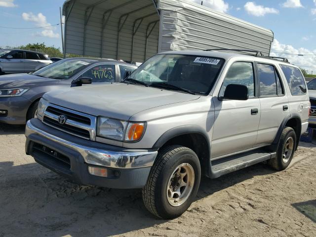 JT3GM84R4X0038677 - 1999 TOYOTA 4RUNNER SILVER photo 2