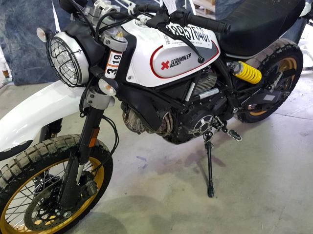ZDMKAFBM4HB000354 - 2017 DUCATI SCRAMBLER 白色 照片 9