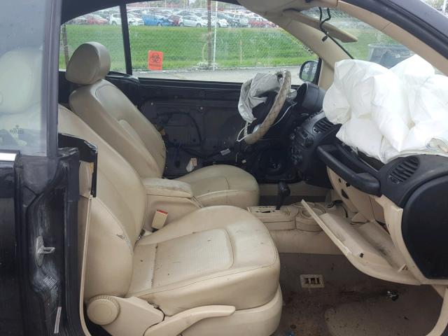 3VWCK21Y23M316134 - 2003 VOLKSWAGEN NEW BEETLE 黑色 照片 5