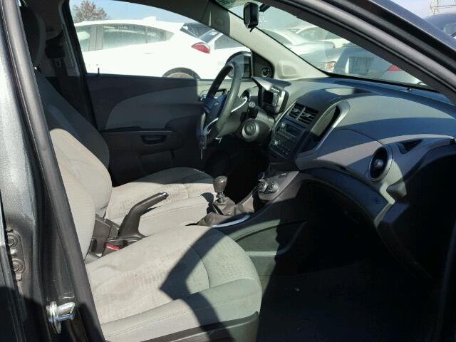 1G1JB6SH2E4222522 - 2014 CHEVROLET SONIC LS შავი ფოტო 5