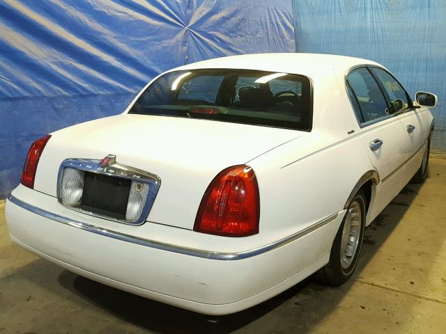 1LNHM81W9YY812673 - 2000 LINCOLN TOWN CAR E WHITE photo 4