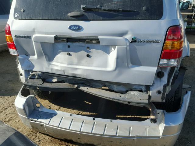 1FMYU95H55KB77984 - 2005 FORD ESCAPE HEV SILVER photo 9