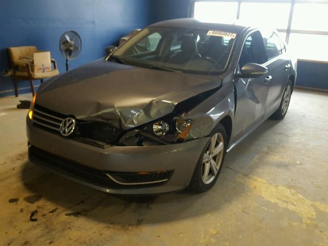 1VWBH7A33CC100872 - 2012 VOLKSWAGEN PASSAT SE GRAY photo 2