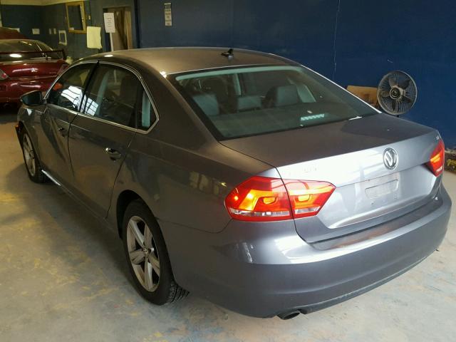 1VWBH7A33CC100872 - 2012 VOLKSWAGEN PASSAT SE GRAY photo 3