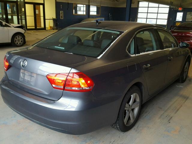 1VWBH7A33CC100872 - 2012 VOLKSWAGEN PASSAT SE GRAY photo 4