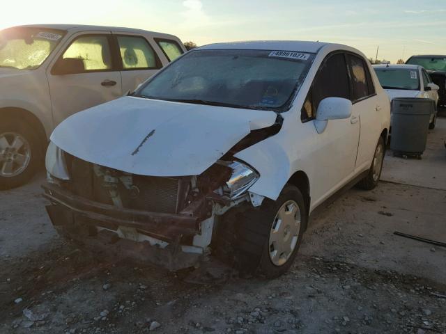 3N1BC11E99L397386 - 2009 NISSAN VERSA S WHITE photo 2