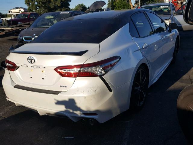 4T1B61HK5JU117565 - 2018 TOYOTA CAMRY XSE WHITE photo 4