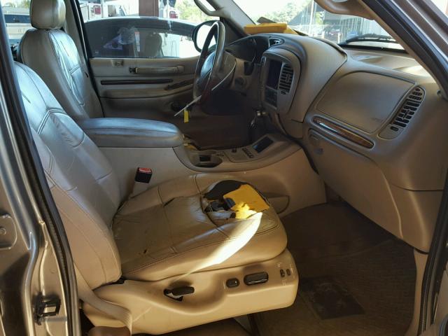 5LMEU27R02LJ09157 - 2002 LINCOLN NAVIGATOR Brązowy zdjęcie 5