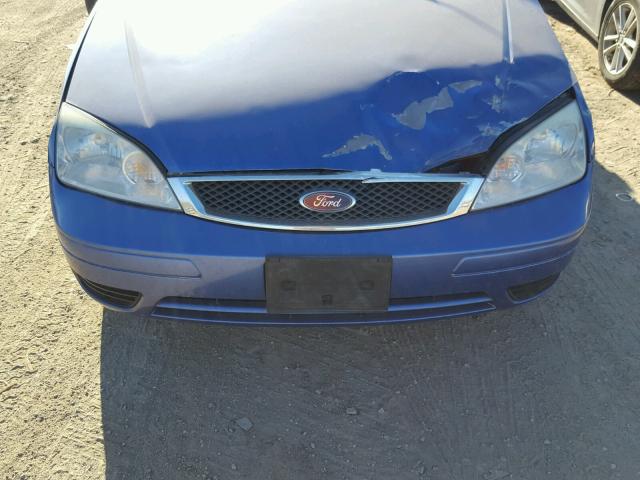 1FAFP34N55W258179 - 2005 FORD FOCUS ZX4 BLUE photo 7