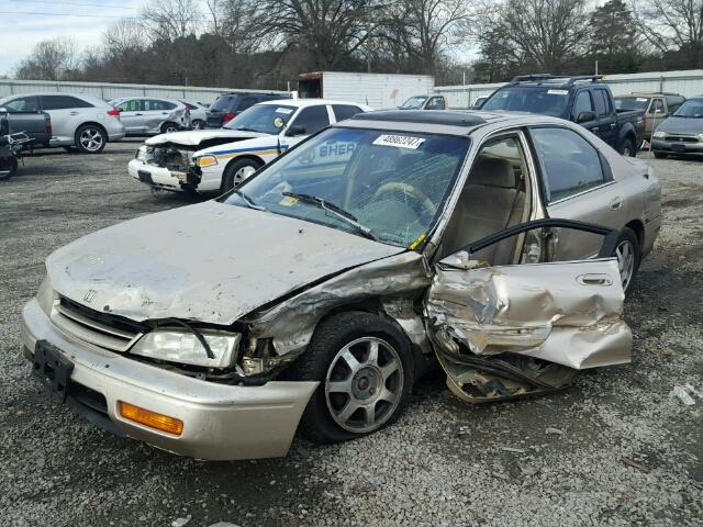 1HGCD5656RA045437 - 1994 HONDA ACCORD EX GOLD photo 2