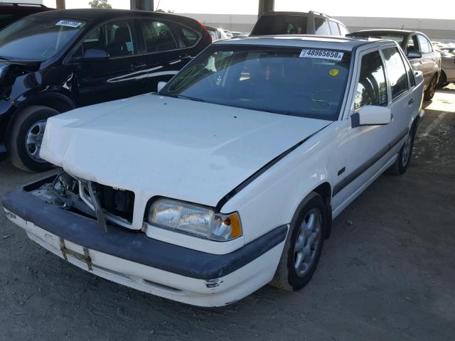 YV1LS5549T1290862 - 1996 VOLVO 850 BASE WHITE photo 2