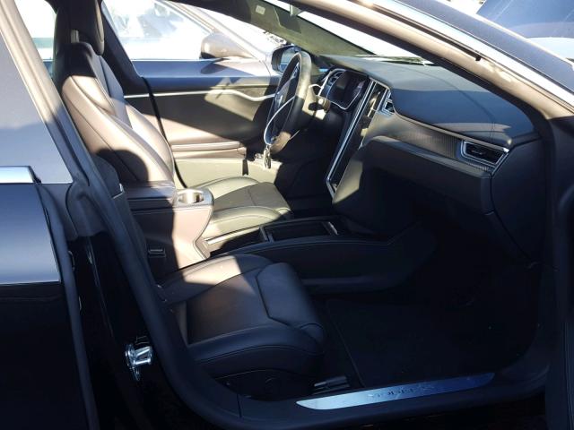 5YJSA1E25HF218793 - 2017 TESLA MODEL S Qara foto 5