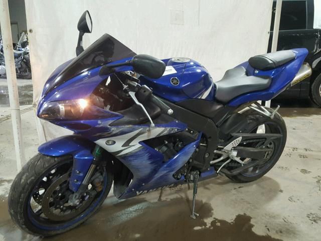 JYARN13EX4A001139 - 2004 YAMAHA YZFR1 BLUE photo 2