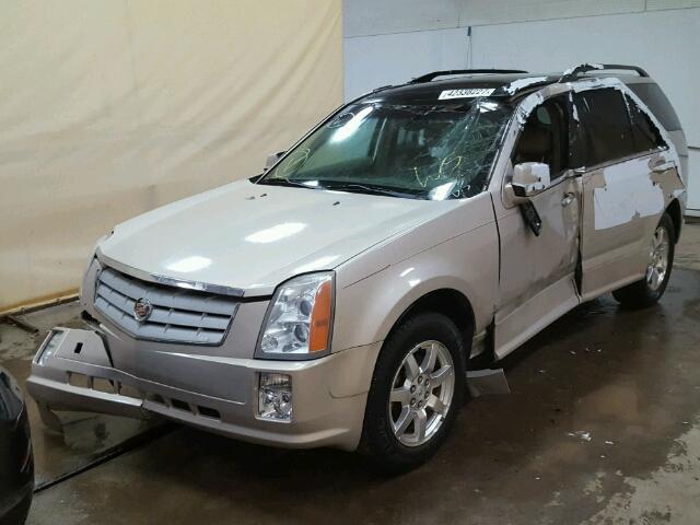 1GYEE637X70130939 - 2007 CADILLAC SRX BEIGE photo 2