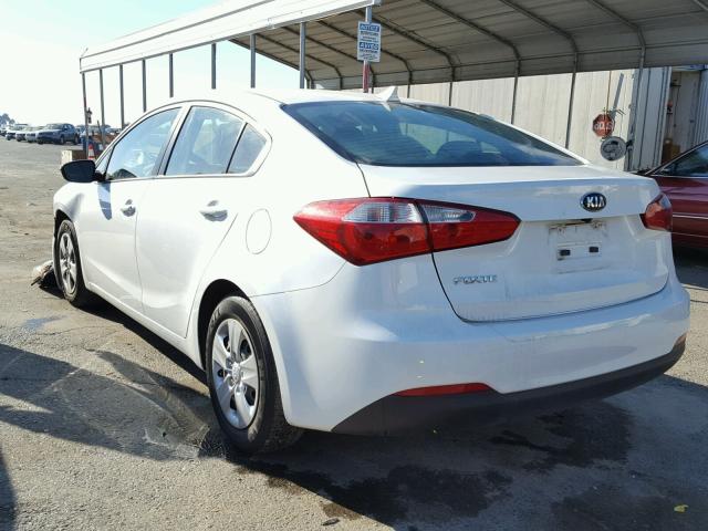 KNAFX4A69G5498032 - 2016 KIA FORTE LX WHITE photo 3