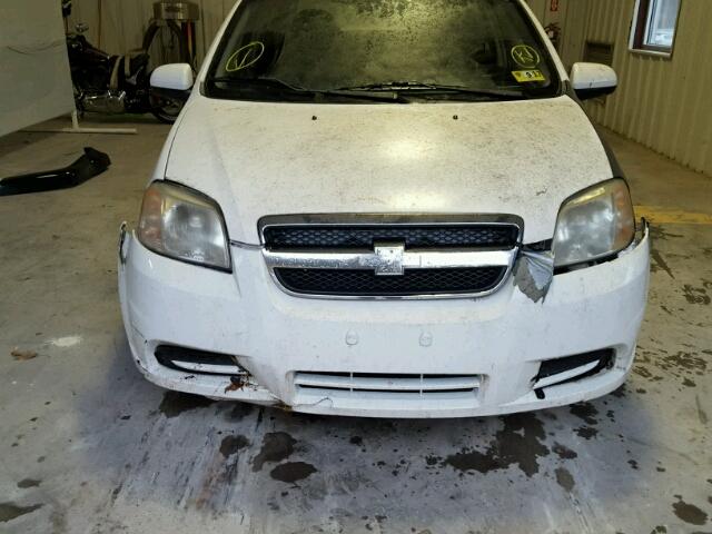 KL1TD56E69B614268 - 2009 CHEVROLET AVEO LS WHITE photo 9