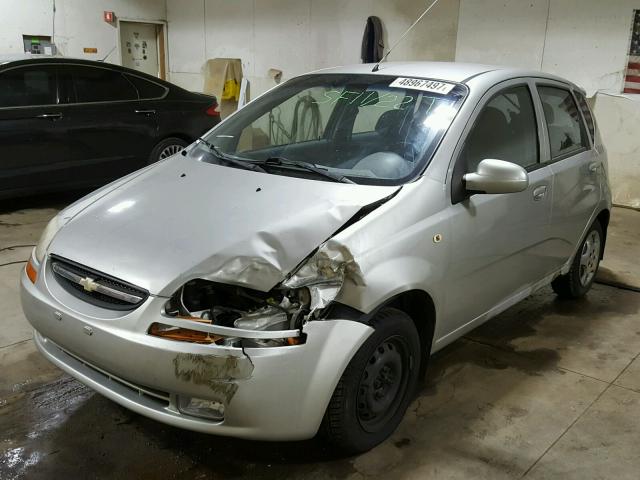 KL1TD626X5B328308 - 2005 CHEVROLET AVEO BASE SILVER photo 2