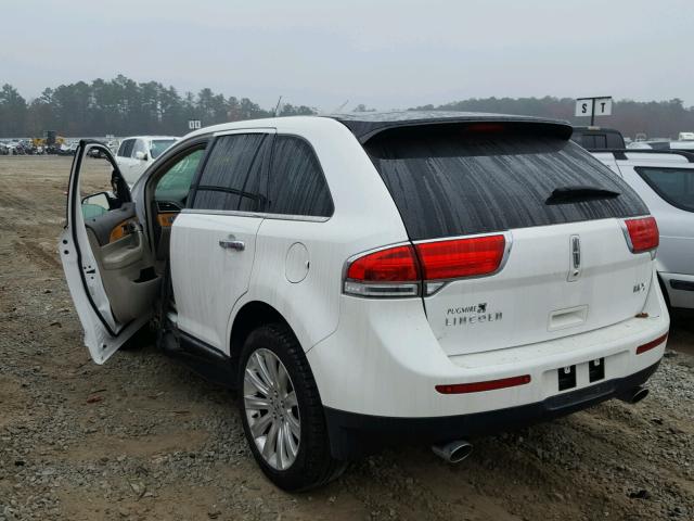 2LMDJ6JK8DBL44780 - 2013 LINCOLN MKX WHITE photo 3