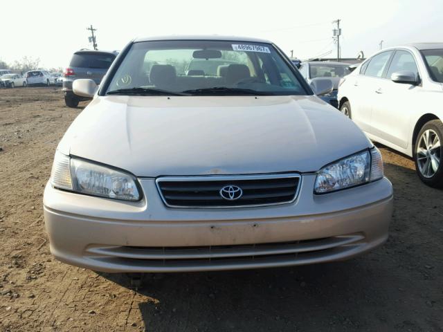 4T1BG22K1YU934294 - 2000 TOYOTA CAMRY CE GOLD photo 9