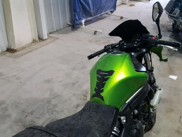 JKAEXEE17CDA05318 - 2012 KAWASAKI EX650 EC GREEN photo 5