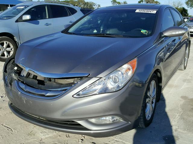 5NPEC4AC8BH287462 - 2011 HYUNDAI SONATA SE GRAY photo 2