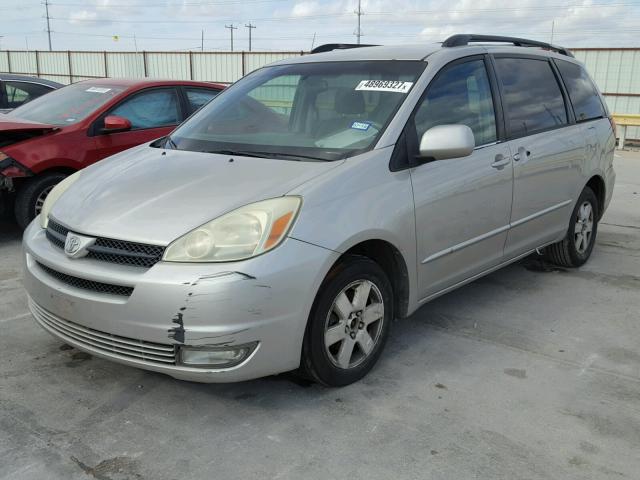 5TDZA22CX4S189959 - 2004 TOYOTA SIENNA XLE SILVER photo 2