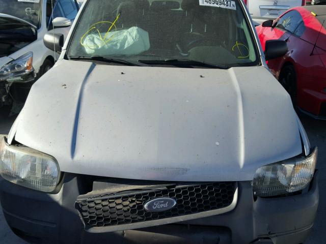 1FMYU02154KA19940 - 2004 FORD ESCAPE XLS SILVER photo 7