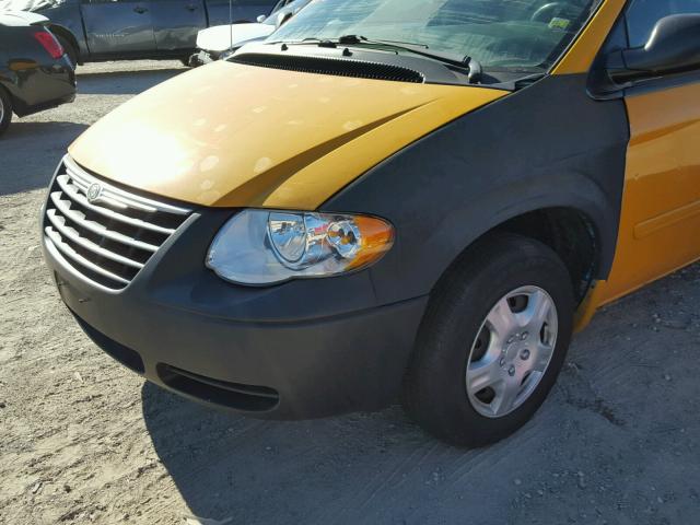 2A4GP44R07R174378 - 2007 CHRYSLER TOWN & COU YELLOW photo 9