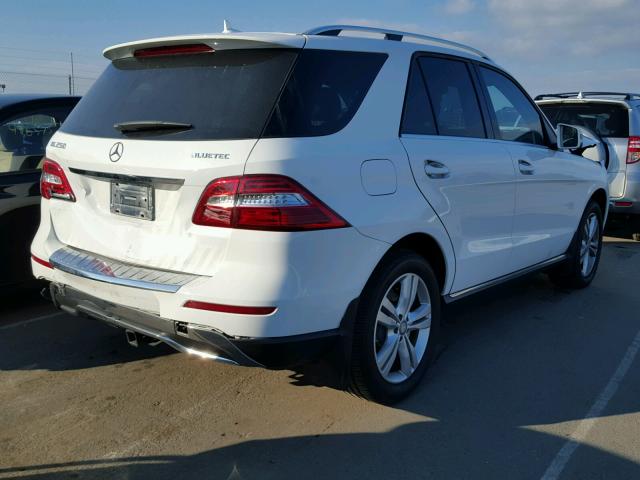 4JGDA0EB9FA507972 - 2015 MERCEDES-BENZ ML 250 BLU WHITE photo 4