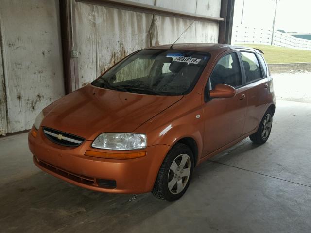 KL1TD66646B531366 - 2006 CHEVROLET AVEO ORANGE photo 2