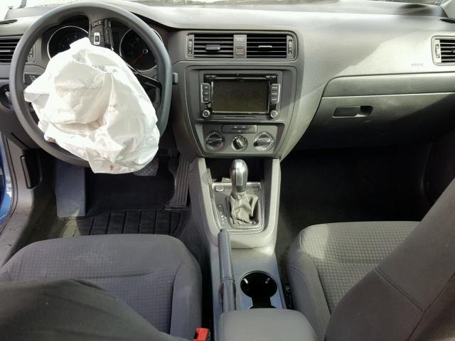 3VW2K7AJ2FM254752 - 2015 VOLKSWAGEN JETTA BASE ლურჯი ფოტო 9