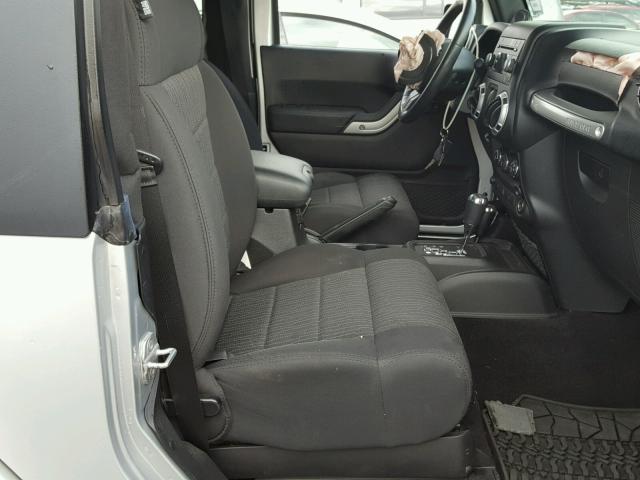 1C4GJWBG4CL152262 - 2012 JEEP WRANGLER S ნაცრისფერი ფოტო 5